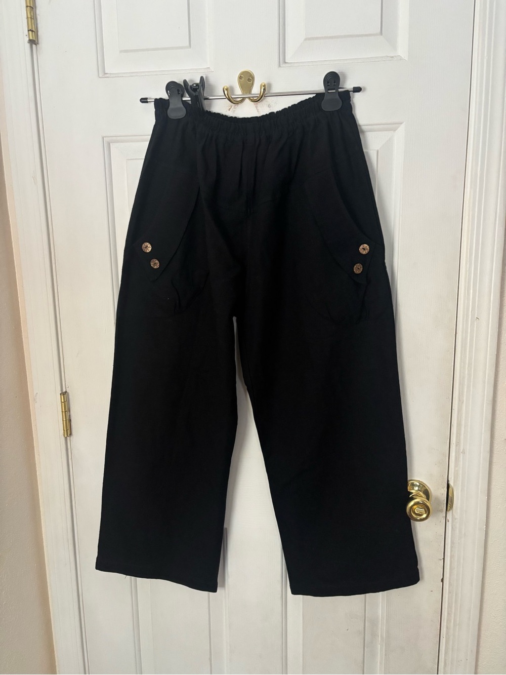 Wide Leg Elastic-Waist Black Women's Pants with Button-Accent Pockets